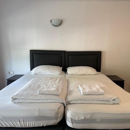 Hotel Garni Emir Koln Bagian luar foto