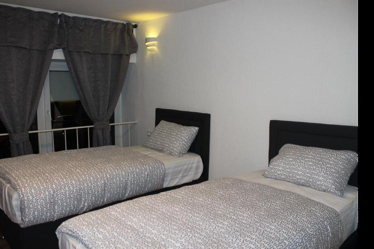 Hotel Garni Emir Koln Bagian luar foto