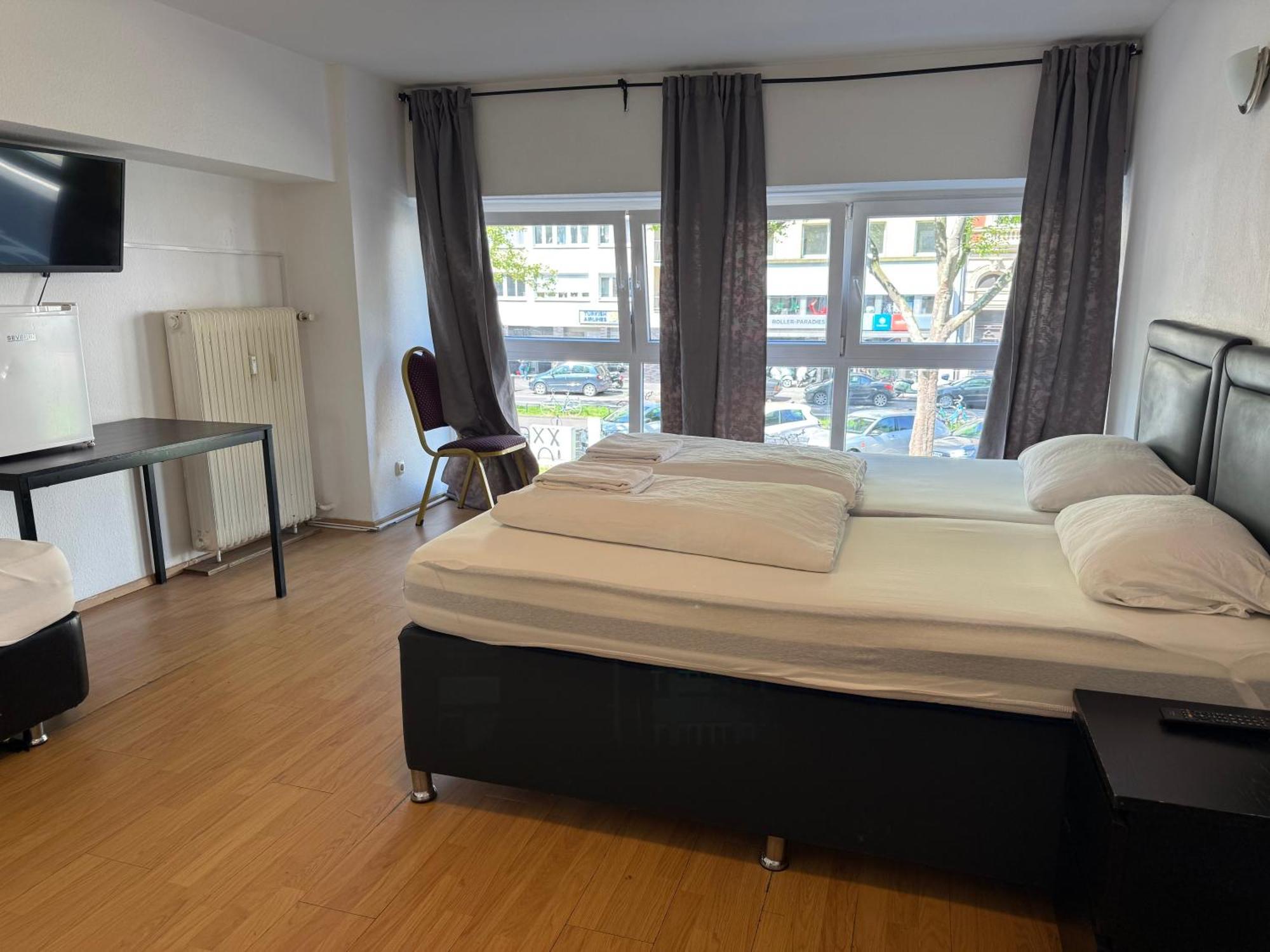 Hotel Garni Emir Koln Bagian luar foto