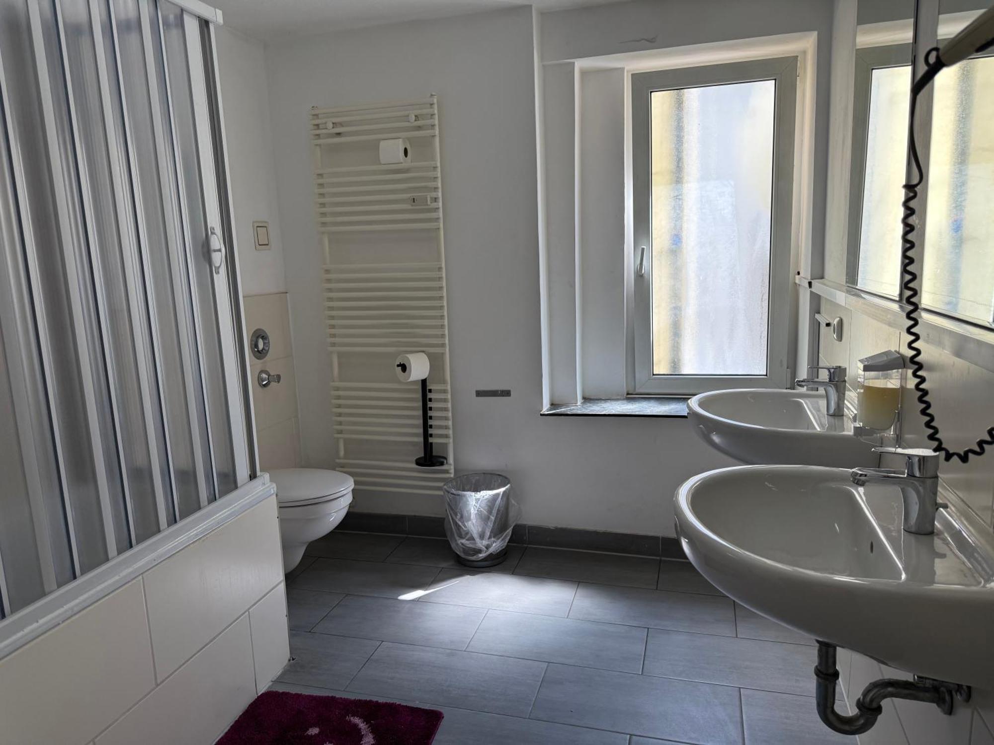 Hotel Garni Emir Koln Bagian luar foto