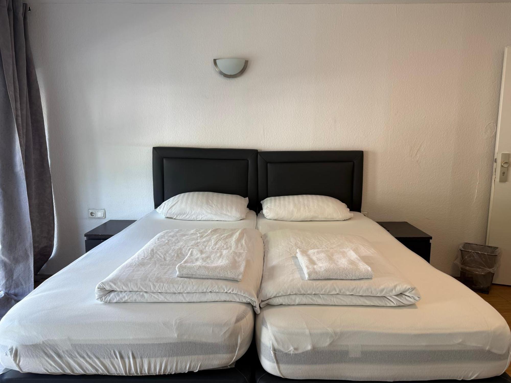 Hotel Garni Emir Koln Bagian luar foto
