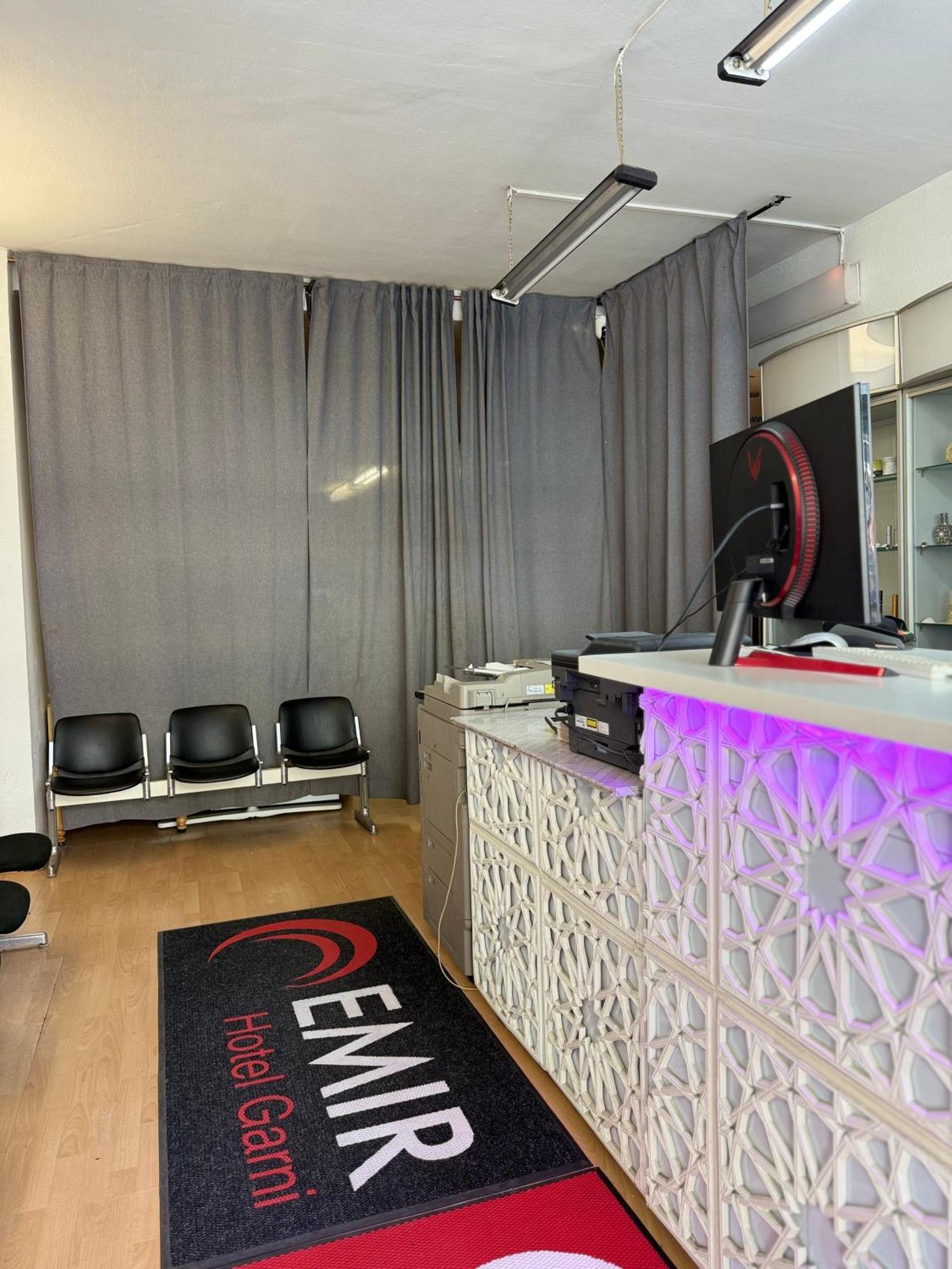 Hotel Garni Emir Koln Bagian luar foto