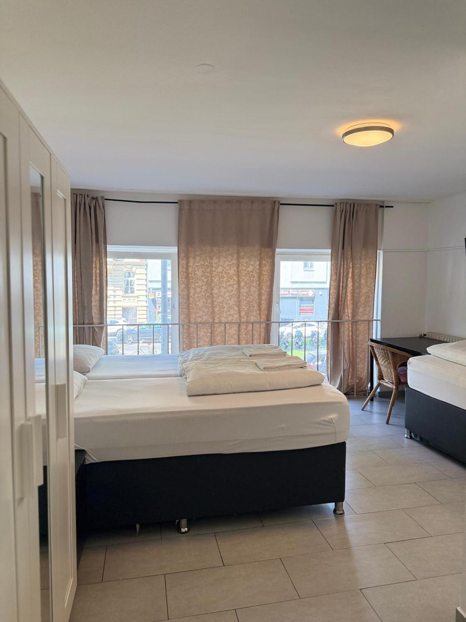 Hotel Garni Emir Koln Bagian luar foto