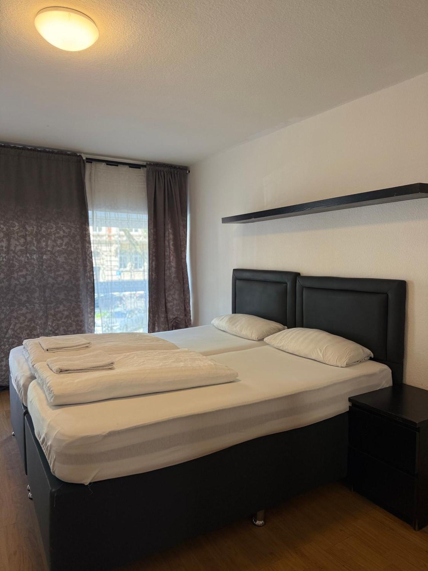 Hotel Garni Emir Koln Bagian luar foto