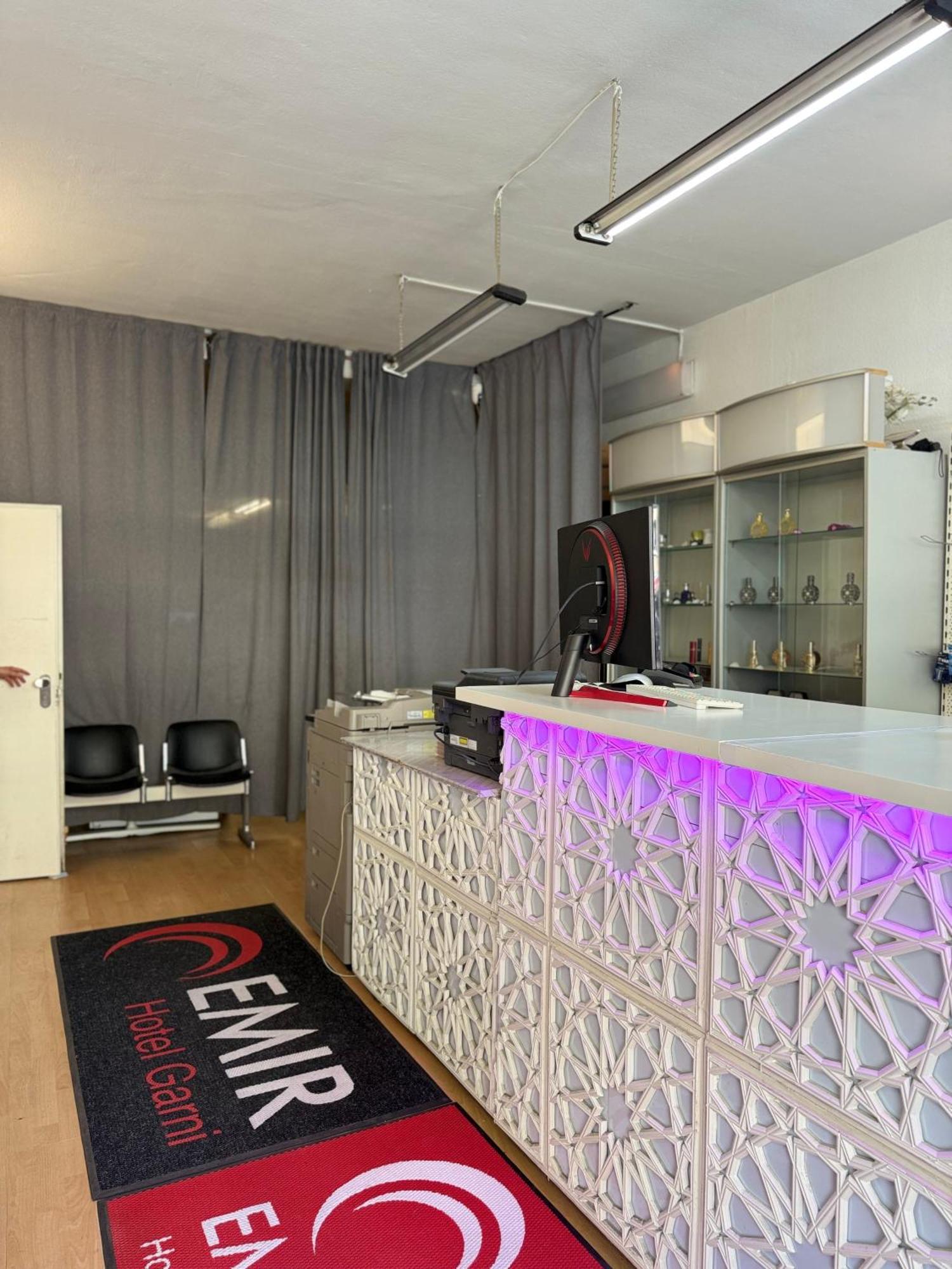 Hotel Garni Emir Koln Bagian luar foto