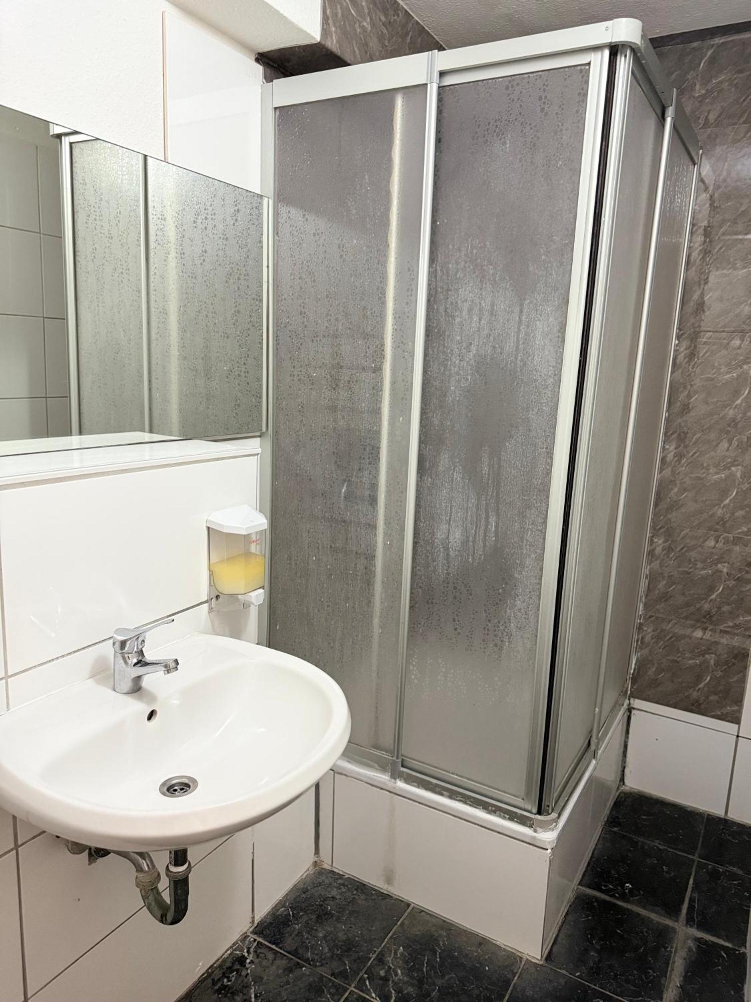 Hotel Garni Emir Koln Bagian luar foto