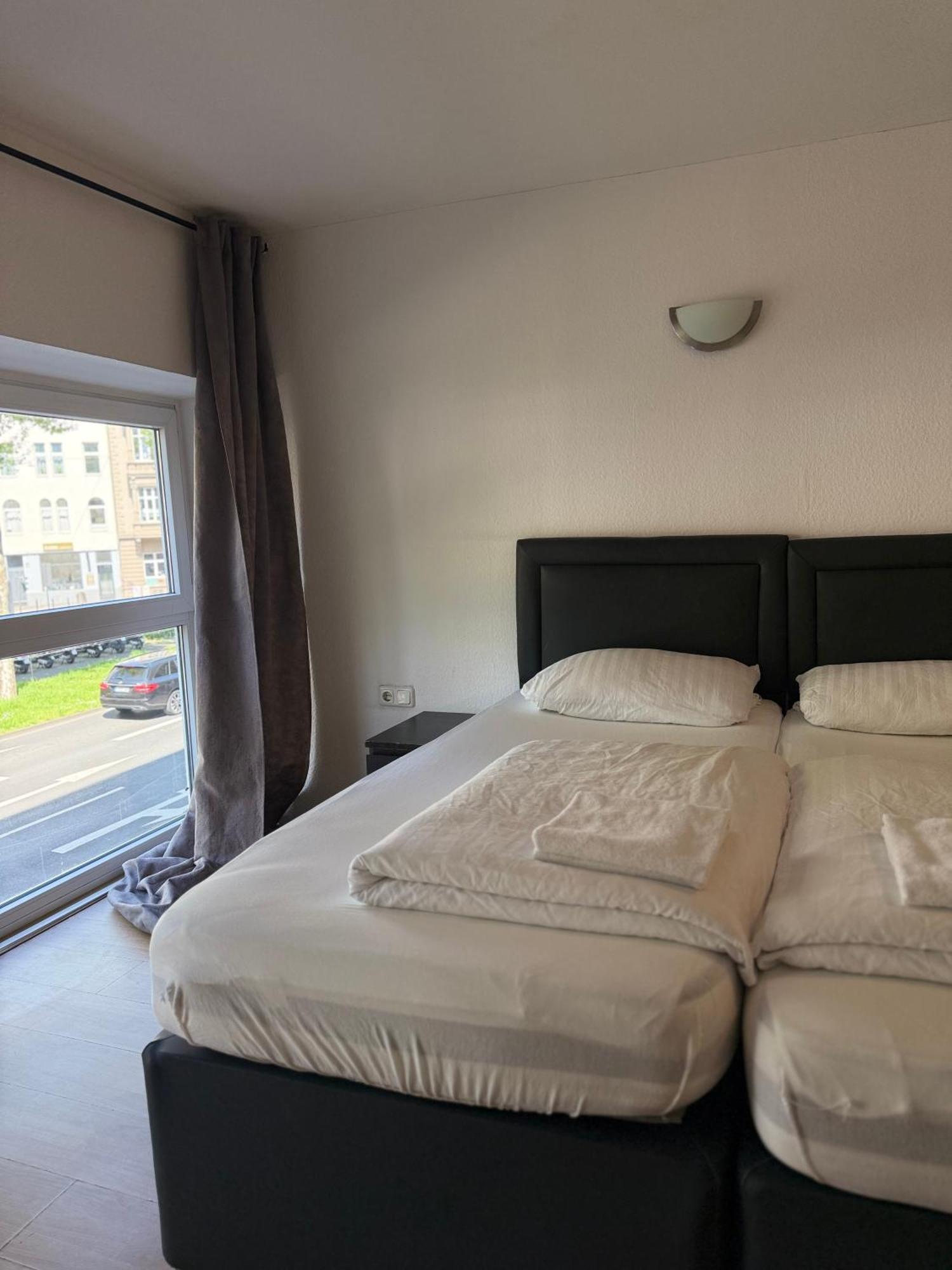 Hotel Garni Emir Koln Bagian luar foto