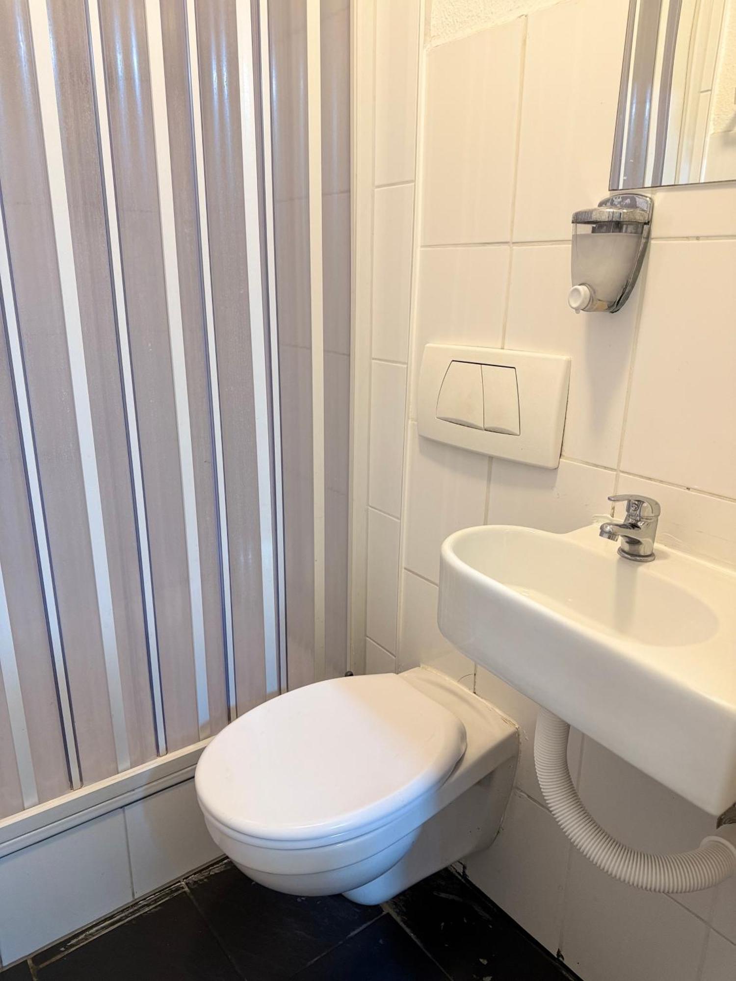 Hotel Garni Emir Koln Bagian luar foto