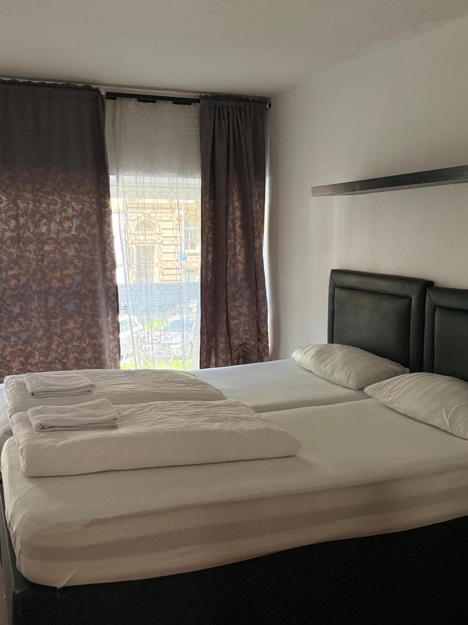 Hotel Garni Emir Koln Bagian luar foto
