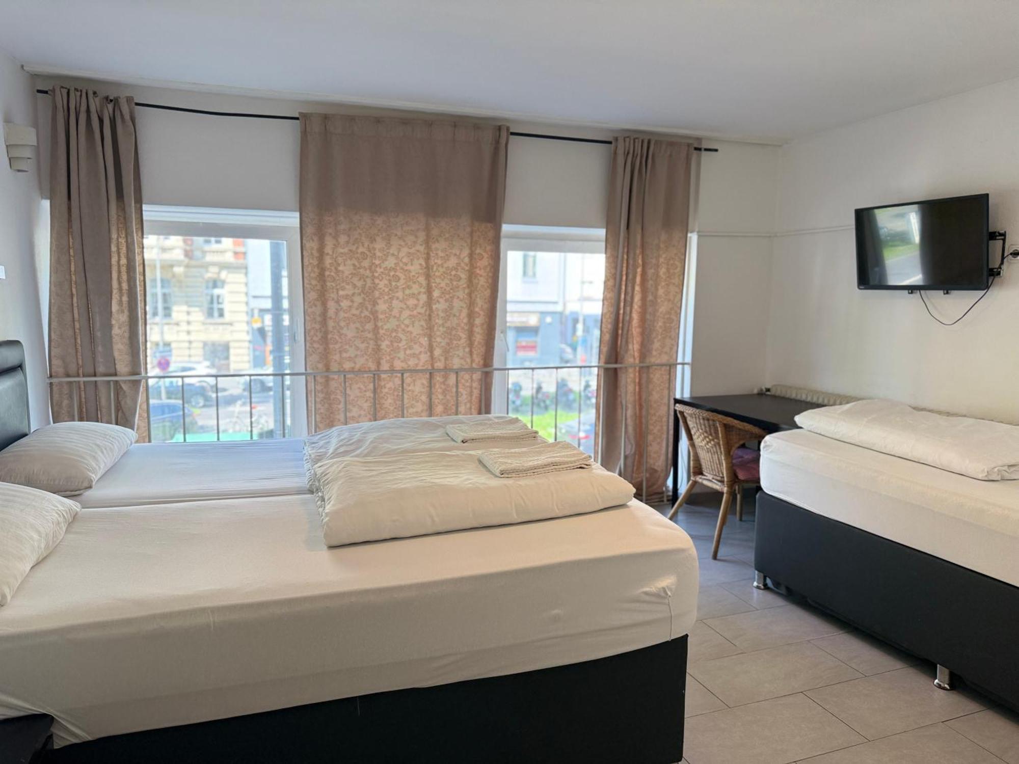 Hotel Garni Emir Koln Bagian luar foto