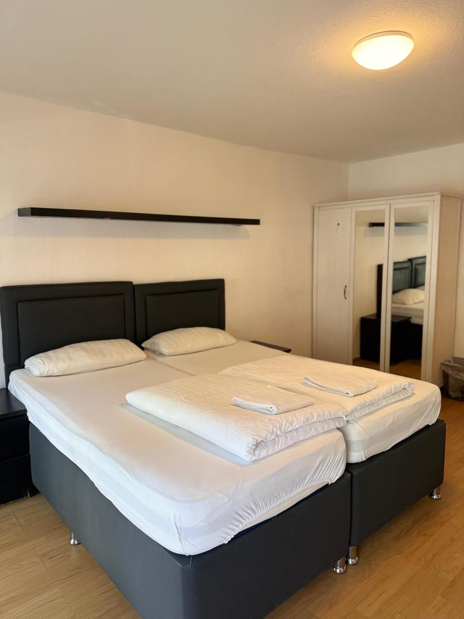 Hotel Garni Emir Koln Bagian luar foto