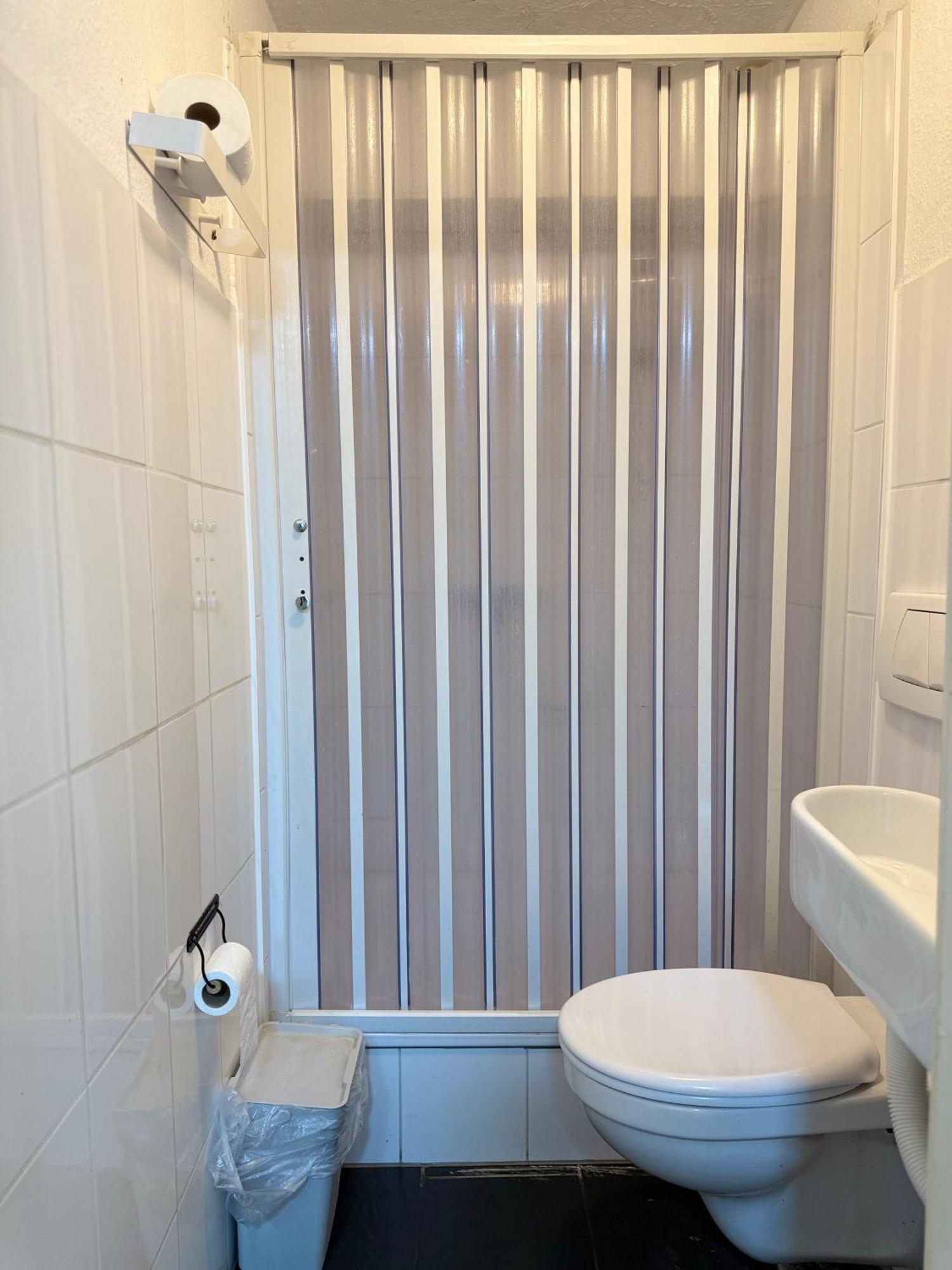 Hotel Garni Emir Koln Bagian luar foto