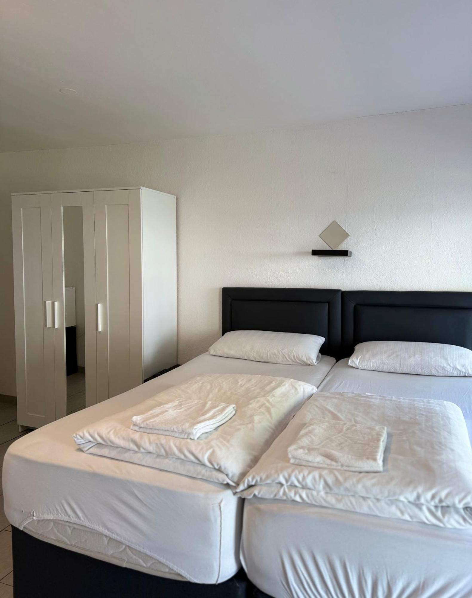Hotel Garni Emir Koln Bagian luar foto