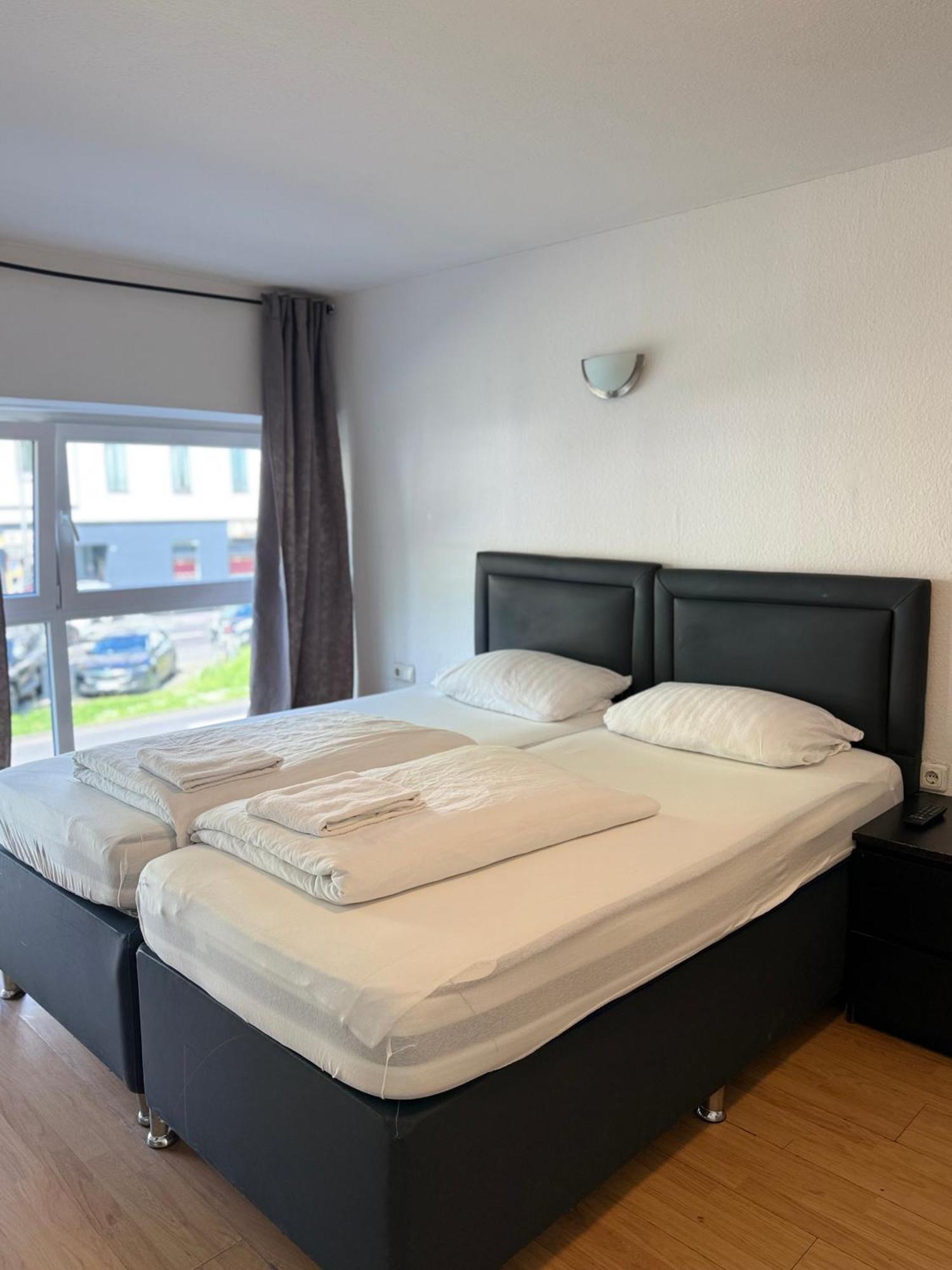 Hotel Garni Emir Koln Bagian luar foto