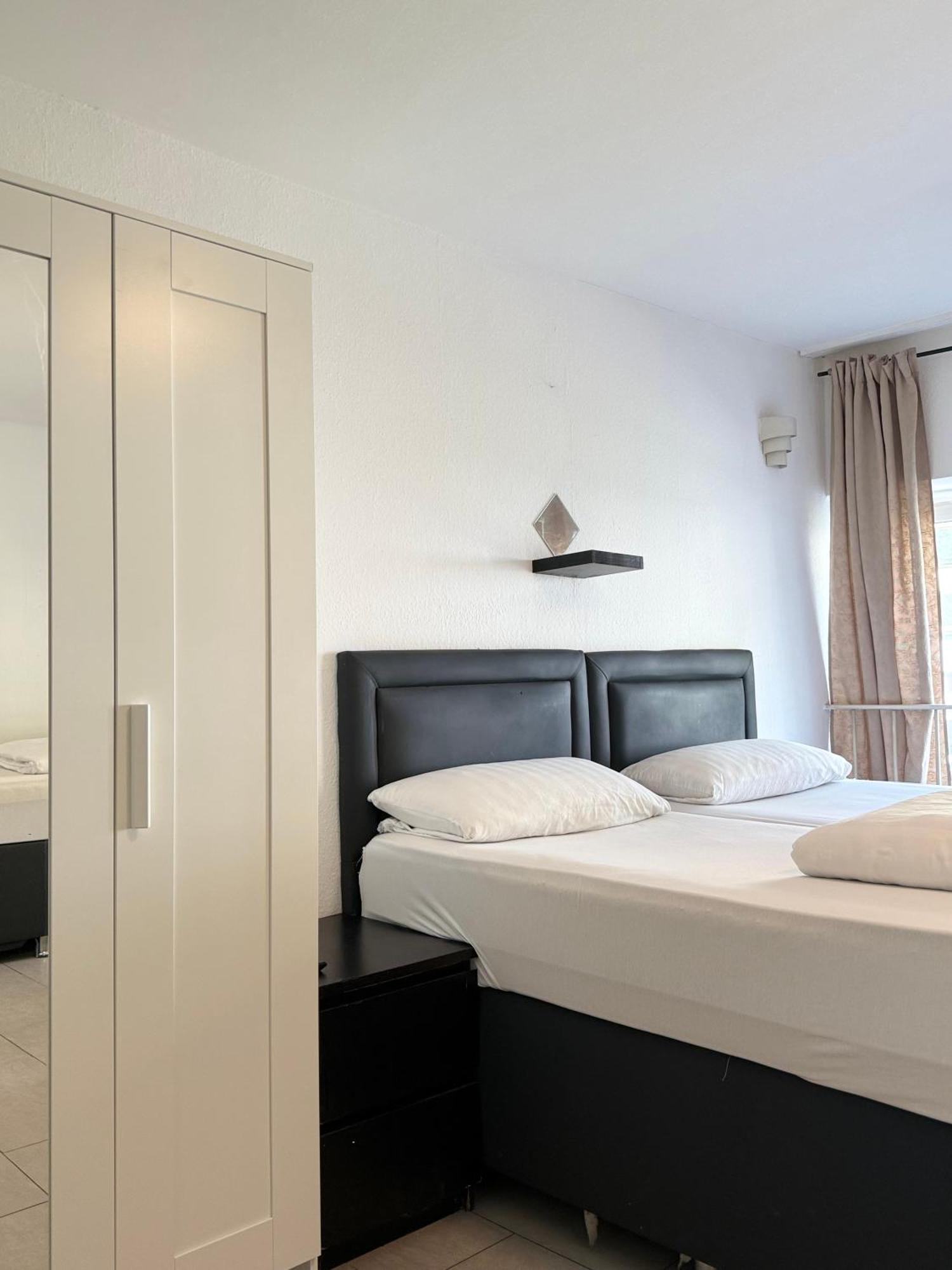 Hotel Garni Emir Koln Bagian luar foto