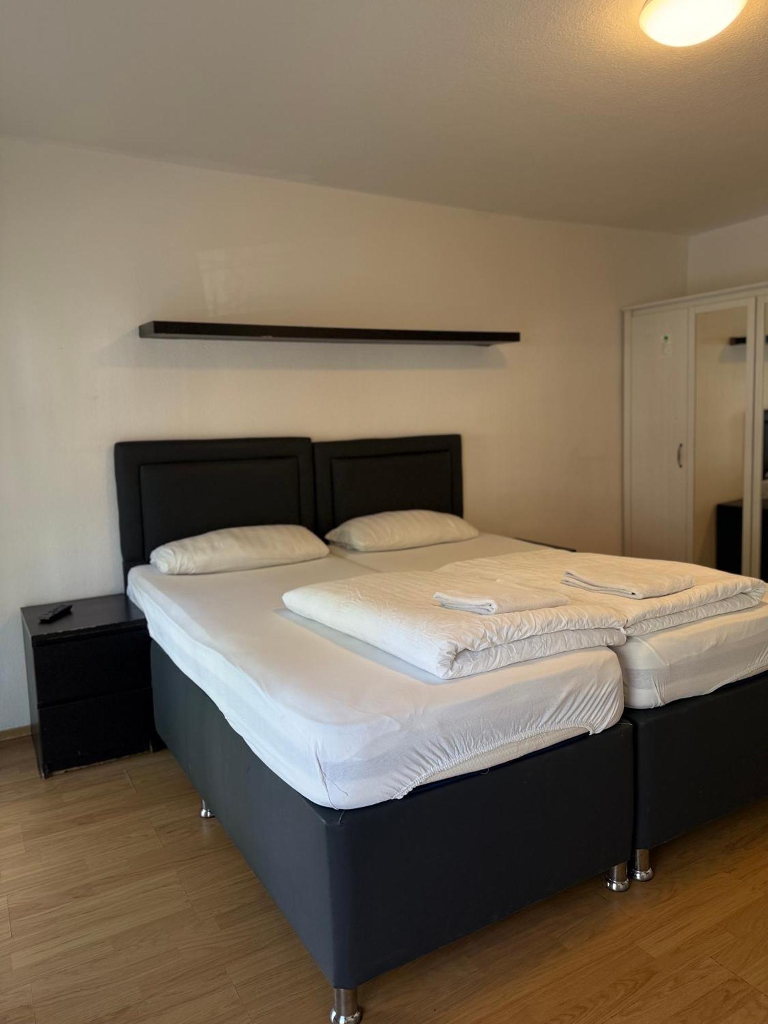 Hotel Garni Emir Koln Bagian luar foto