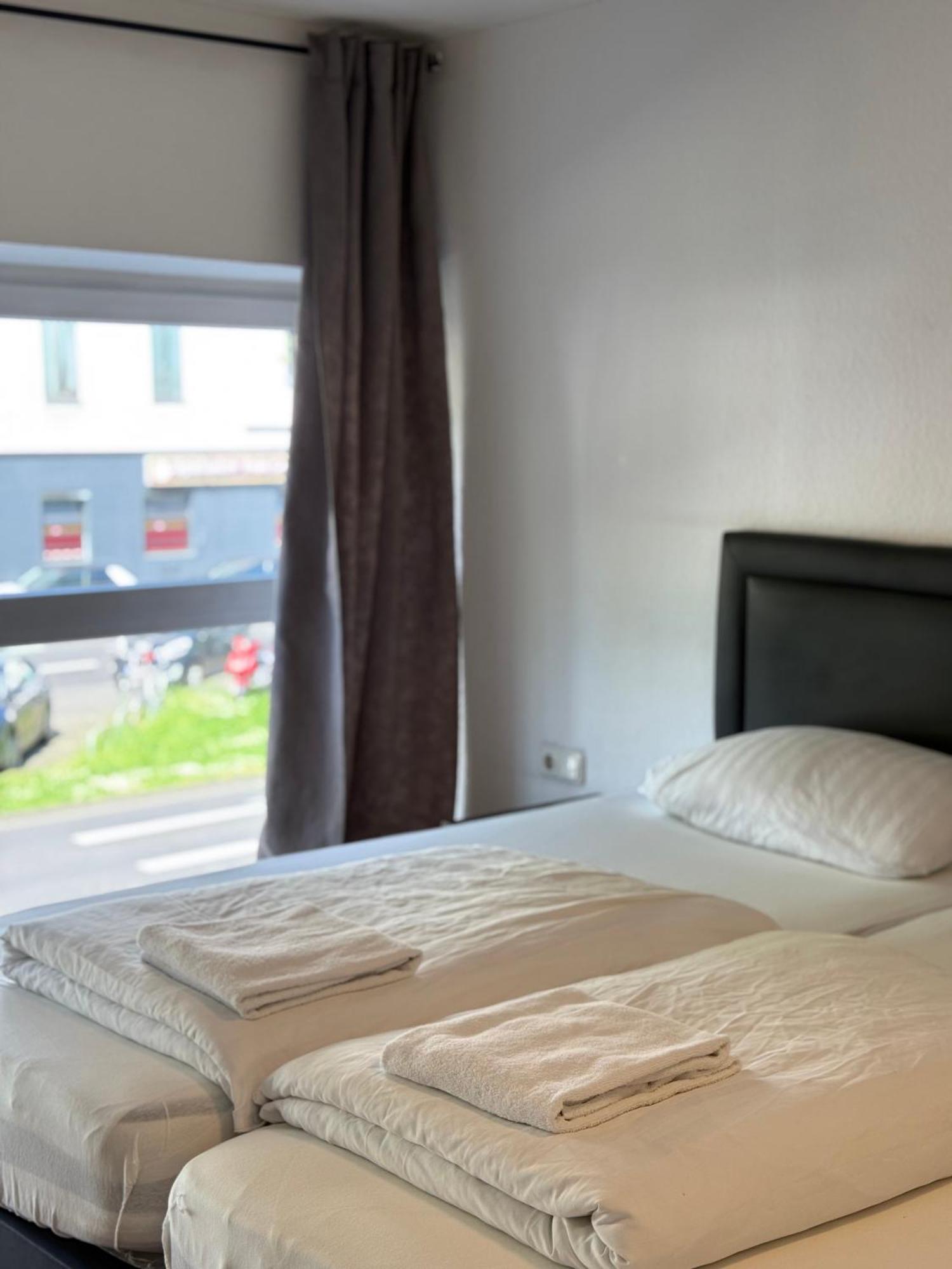Hotel Garni Emir Koln Bagian luar foto