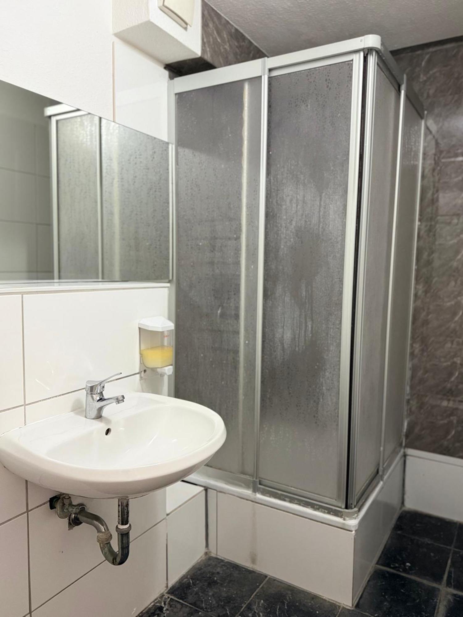 Hotel Garni Emir Koln Bagian luar foto