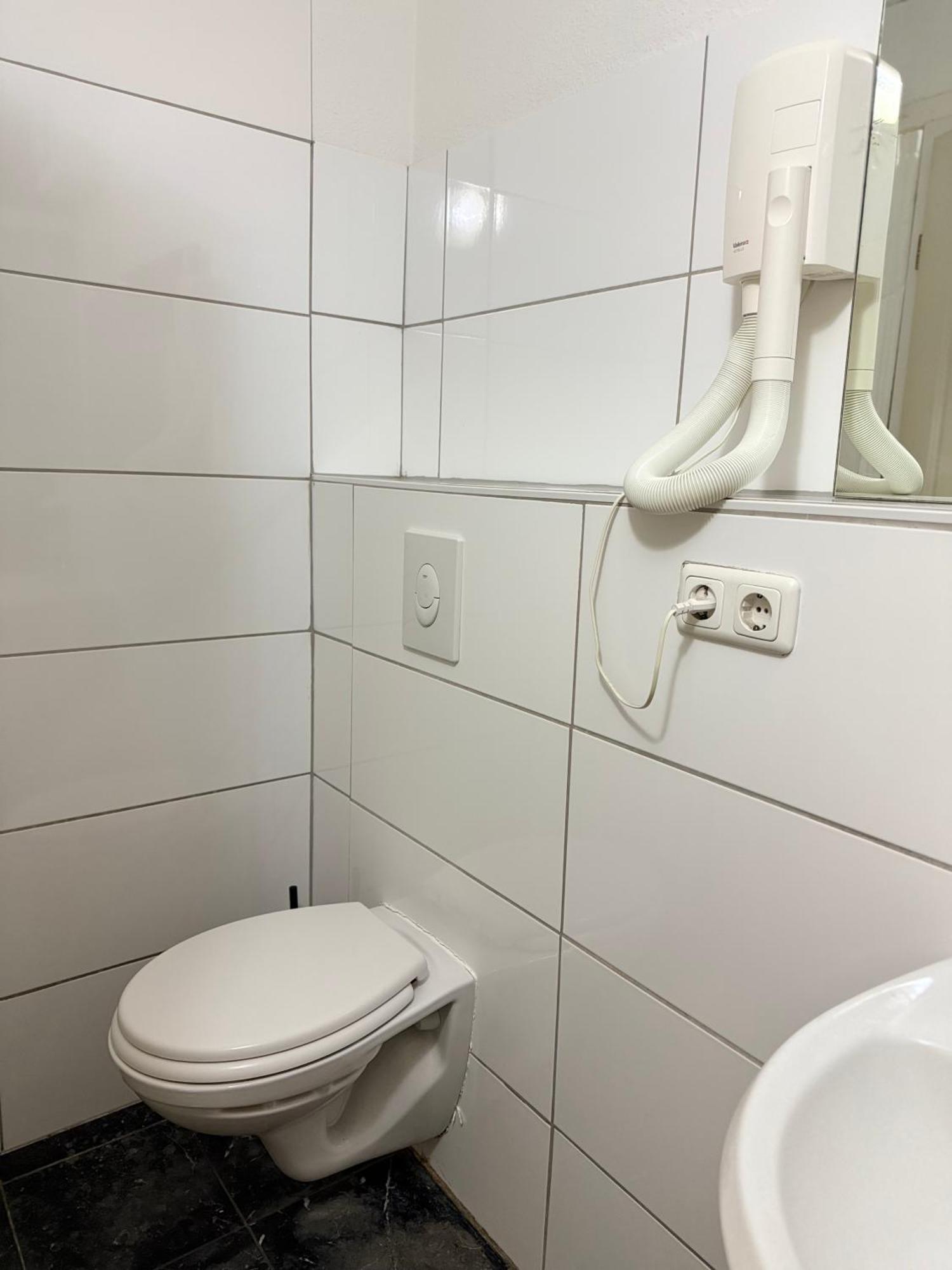 Hotel Garni Emir Koln Bagian luar foto