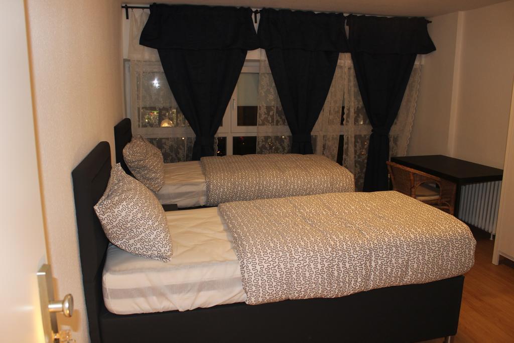 Hotel Garni Emir Koln Bagian luar foto