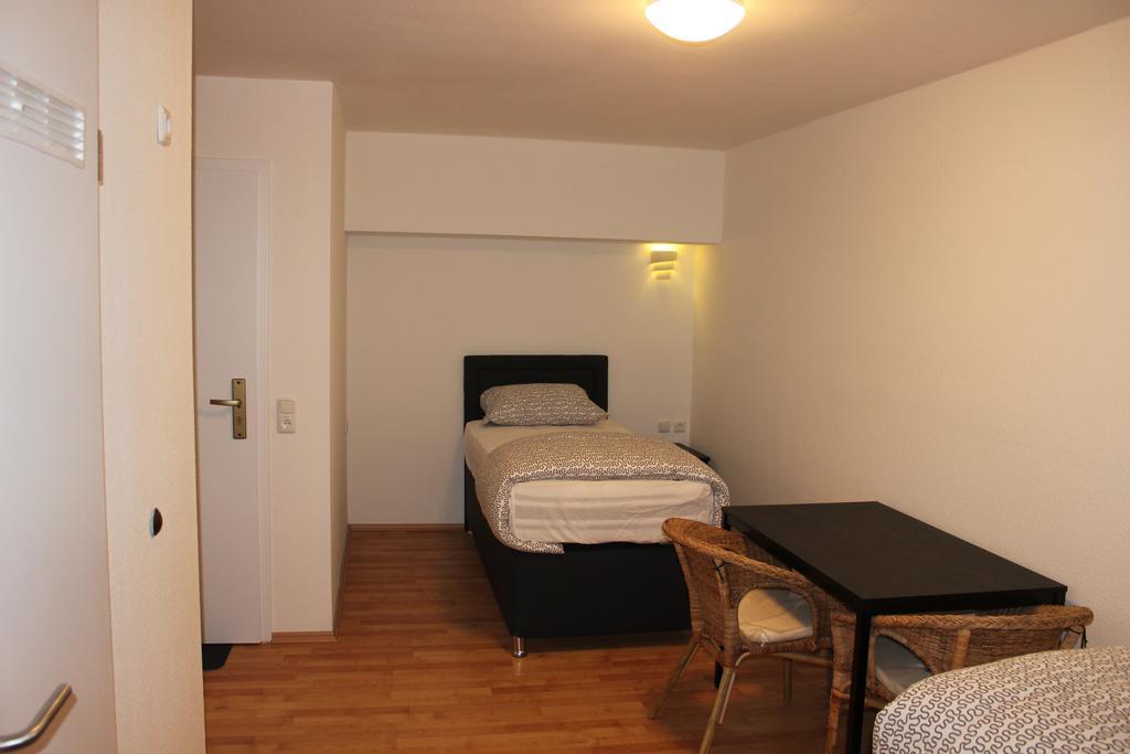 Hotel Garni Emir Koln Bagian luar foto