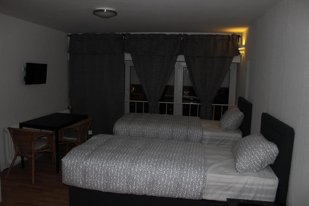 Hotel Garni Emir Koln Ruang foto