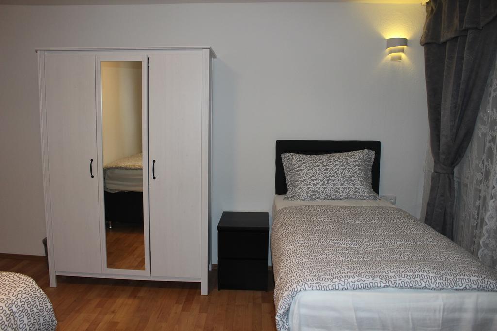 Hotel Garni Emir Koln Bagian luar foto