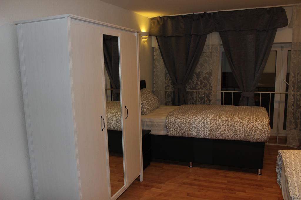 Hotel Garni Emir Koln Bagian luar foto