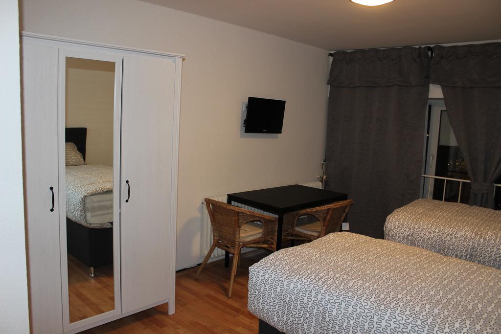 Hotel Garni Emir Koln Bagian luar foto